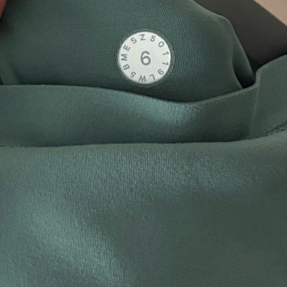 Lululemon Wunder Train Leggings – Size 6 - Picture 3 of 3